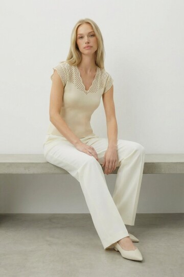 Taş Önü Ve Arkası V Yaka Delik Ajurlu Triko Bluz