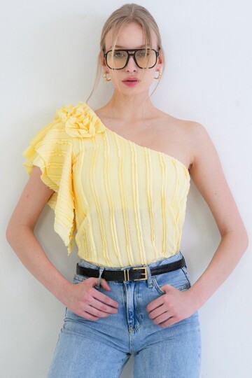 Tek Omuz Detaylı Fırfır Kumaş Bluz Bluz