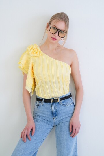 Tek Omuz Detaylı Fırfır Kumaş Bluz Bluz