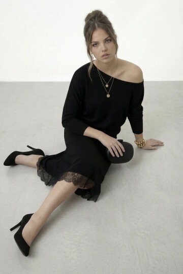 Uzun Kol Dantel Detaylı Mini Elbise