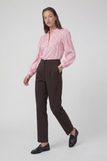 Uzun Kollu Hakim Yaka Gömlek