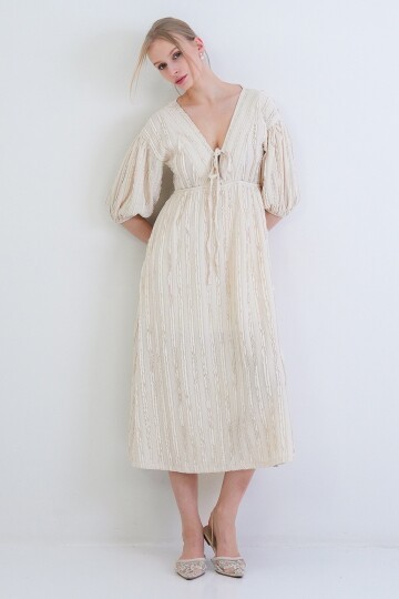 V Yaka Bağlama Detaylı Fırfır Kumaş Maxi Boy Elbise
