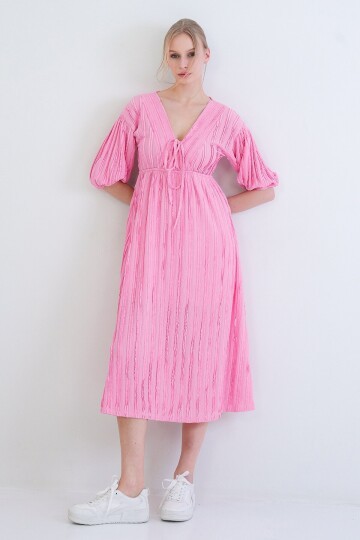 V Yaka Bağlama Detaylı Fırfır Kumaş Maxi Boy Elbise