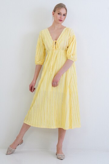 V Yaka Bağlama Detaylı Fırfır Kumaş Maxi Boy Elbise