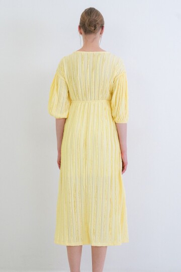 V Yaka Bağlama Detaylı Fırfır Kumaş Maxi Boy Elbise