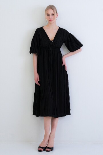 V Yaka Bağlama Detaylı Fırfır Kumaş Maxi Boy Elbise