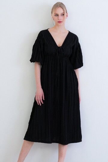 V Yaka Bağlama Detaylı Fırfır Kumaş Maxi Boy Elbise