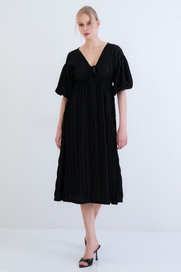 V Yaka Bağlama Detaylı Fırfır Kumaş Maxi Boy Elbise