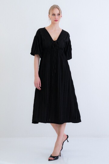 V Yaka Bağlama Detaylı Fırfır Kumaş Maxi Boy Elbise