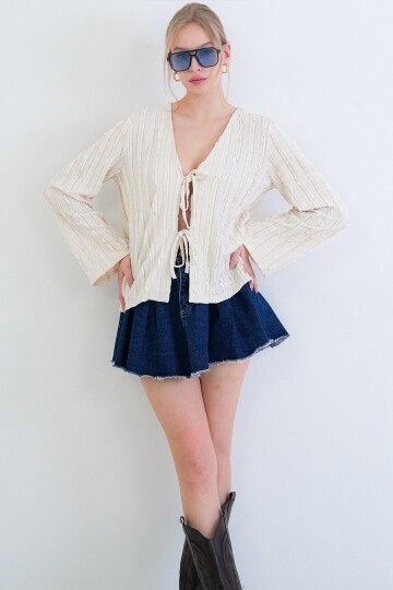 V Yaka Bağlama Detaylı Fırfır Kumaş Örme Bluz