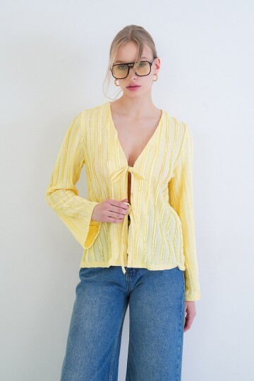 V Yaka Bağlama Detaylı Fırfır Kumaş Örme Bluz