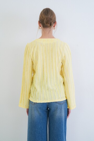 V Yaka Bağlama Detaylı Fırfır Kumaş Örme Bluz