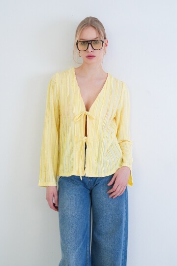 V Yaka Bağlama Detaylı Fırfır Kumaş Örme Bluz