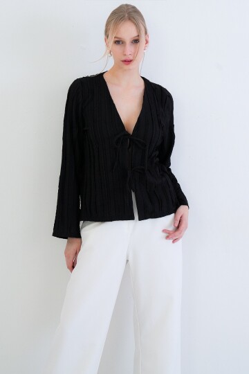 V Yaka Bağlama Detaylı Fırfır Kumaş Örme Bluz