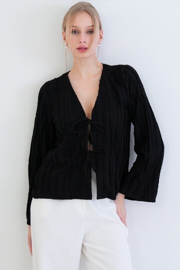 V Yaka Bağlama Detaylı Fırfır Kumaş Örme Bluz