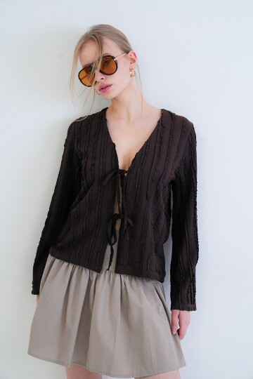 V Yaka Bağlama Detaylı Fırfır Kumaş Örme Bluz