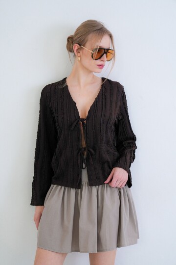 V Yaka Bağlama Detaylı Fırfır Kumaş Örme Bluz