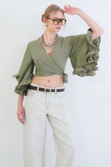 V Yaka Bağlama Detaylı Kolları Fırfırlı Sofia Keten Bluz