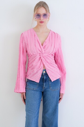 V Yaka Burgu Detaylı Fırfır Kumaş Bluz