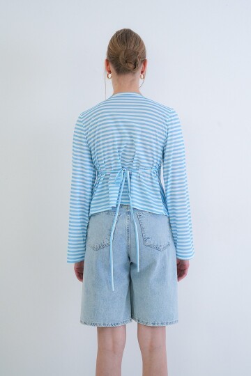 V Yaka Burgu Ve Yırtmaç Detaylı Pamuklu Bluz