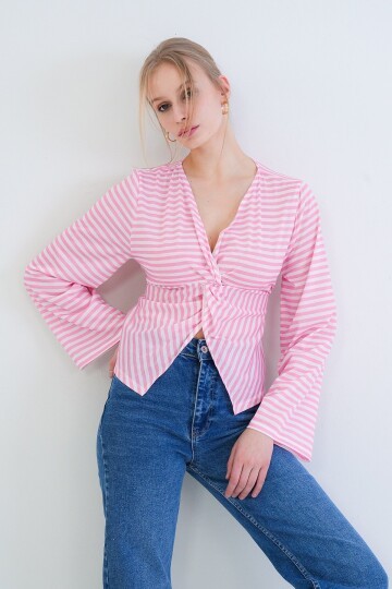 V Yaka Burgu Ve Yırtmaç Detaylı Pamuklu Bluz