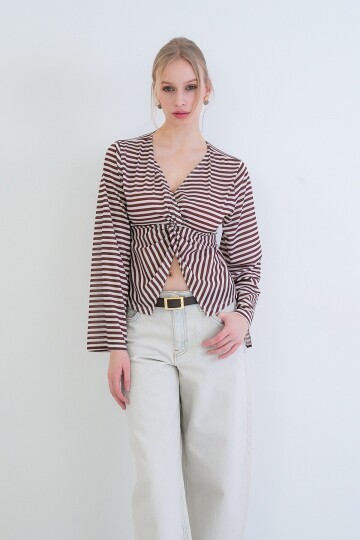 V Yaka Burgu Ve Yırtmaç Detaylı Pamuklu Bluz