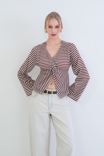 V Yaka Burgu Ve Yırtmaç Detaylı Pamuklu Bluz