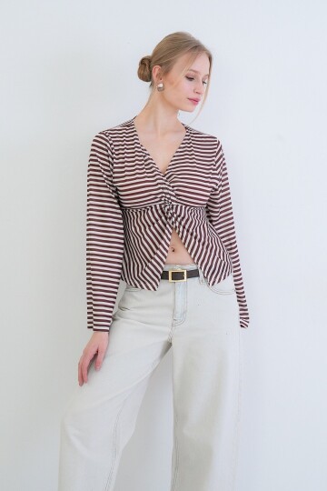 V Yaka Burgu Ve Yırtmaç Detaylı Pamuklu Bluz