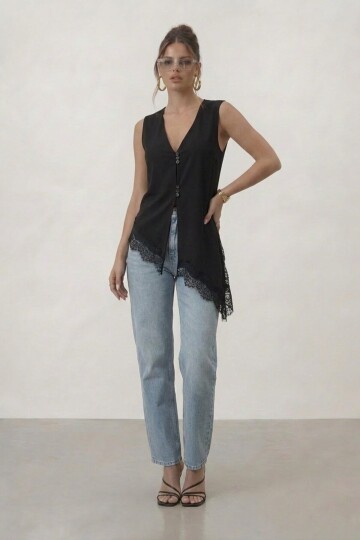 V Yaka Dantel Detaylı Asimetrik Yelek