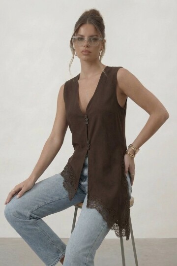 V Yaka Dantel Detaylı Asimetrik Yelek