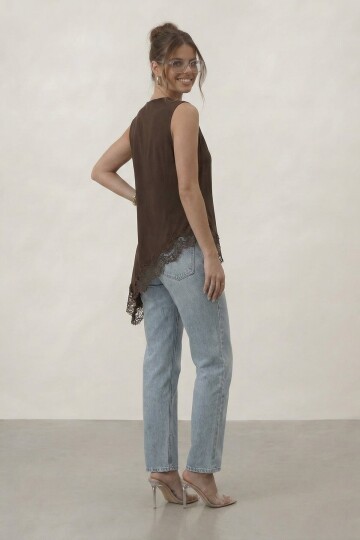 V Yaka Dantel Detaylı Asimetrik Yelek