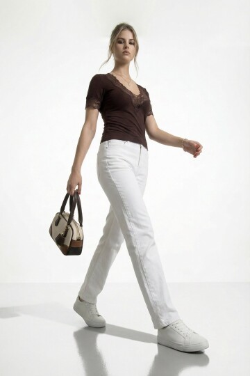 V Yaka Dantel Detaylı Bluz