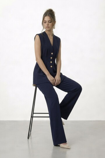 V Yaka Düğme Detaylı Kolsuz Takım