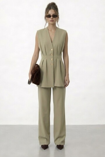 V Yaka Düğme Detaylı Kolsuz Takım