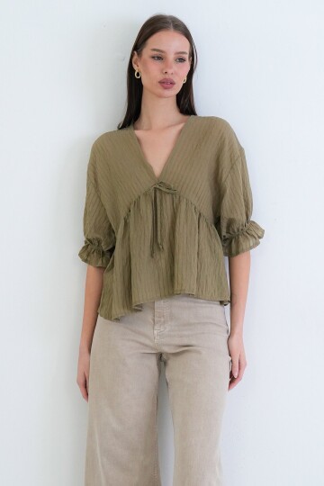 V Yaka Fırfırlı Bluz