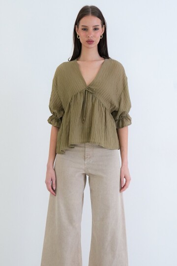 V Yaka Fırfırlı Bluz