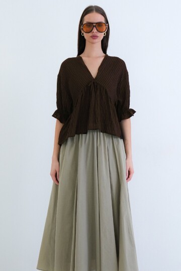 V Yaka Fırfırlı Bluz