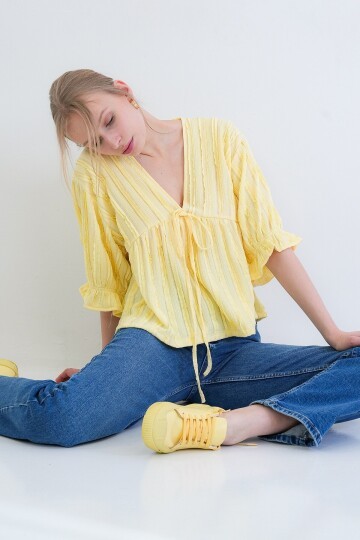 V Yaka Truvakar Kol Lastikli Fırfır Kumaş Bluz