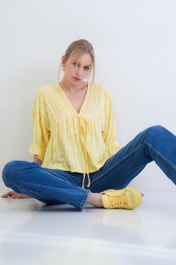 V Yaka Truvakar Kol Lastikli Fırfır Kumaş Bluz