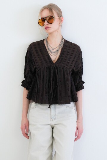 V Yaka Truvakar Kol Lastikli Fırfır Kumaş Bluz