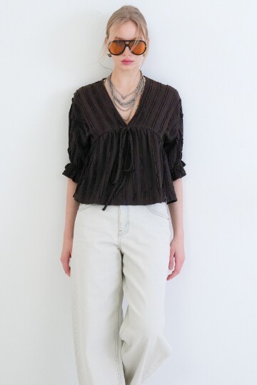 V Yaka Truvakar Kol Lastikli Fırfır Kumaş Bluz