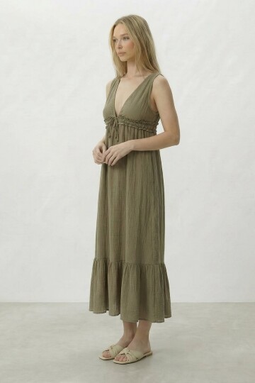 Vizon V Yaka Fırfır Detaylı Astarlı Müslin Elbise