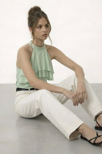 Volan Detaylı Asimetrik Bluz