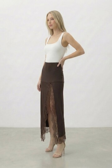 Yırtmaç Detaylı Dantel Detaylı Midi Etek