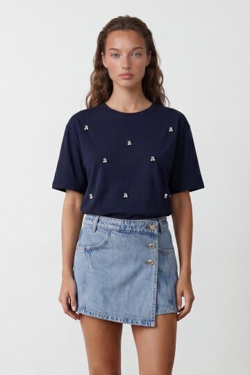 Bisiklet Yaka Oversize İnci Ve Taş İşlemeli T-Shirt
