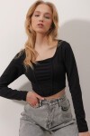 Kare Yaka Dikiş Detaylı Crop Örme Bluz