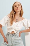 Beyaz Madonna Yaka Beli Ve Kolları Lastikli Önü Büzgülü Crop Dokuma Bluz