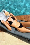 Siyah Deniz Kabuğu Detaylı Tığ İşlemeli İpli Bikini