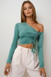 Zümrüt Yeşili Asimetrik Yaka Büzgülü Sandy Crop Bluz