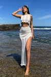 Beyaz Eskitmeli Kolsuz Crop Bluz Ve Beli Lastikli Midi Boy Etek Takım